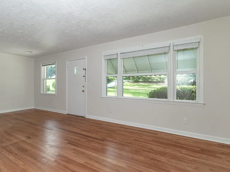 2709 Hazel St — Photo 6