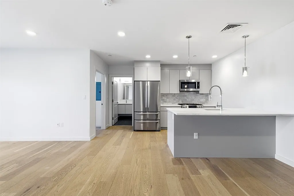 Building Photo - 16 Boardman St #202