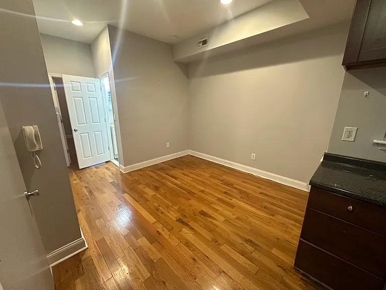 1603 W Diamond St #2F — Photo 4