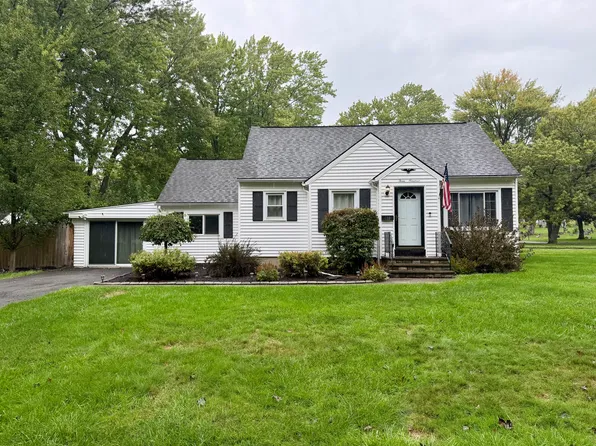 300 5th St, Liverpool, NY 13088