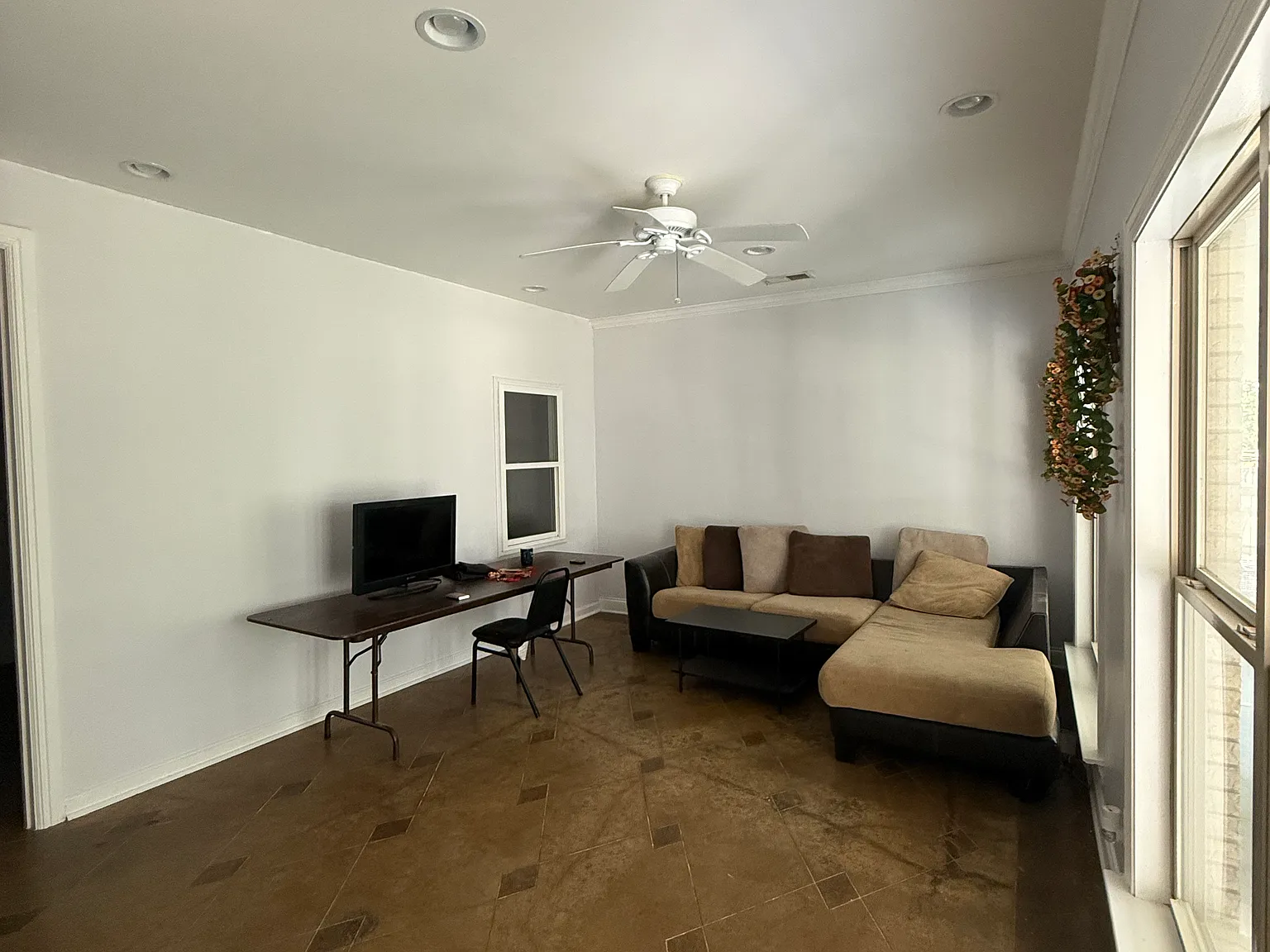 3 bed, 2600 sqft, $2,000 — Photo 3