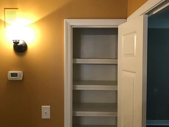 Digital energy efficient thermostat