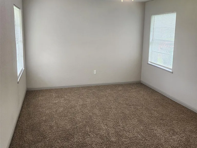 5244 Enyart St — Photo 10