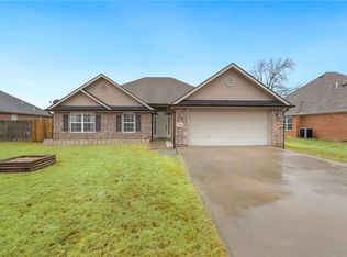 701 Walker St, Centerton, AR 72719