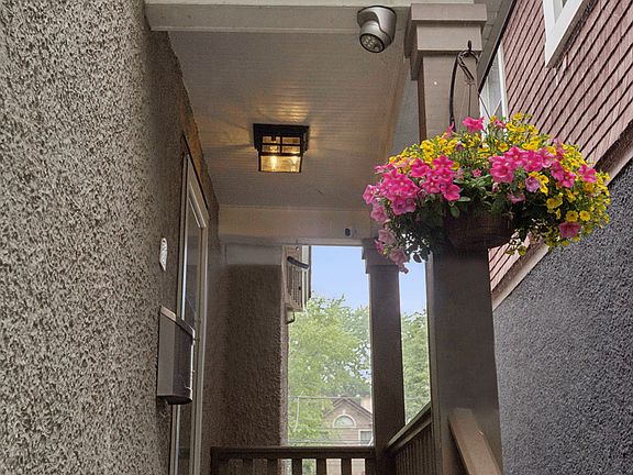 2nd image of 1518 W Norwood St