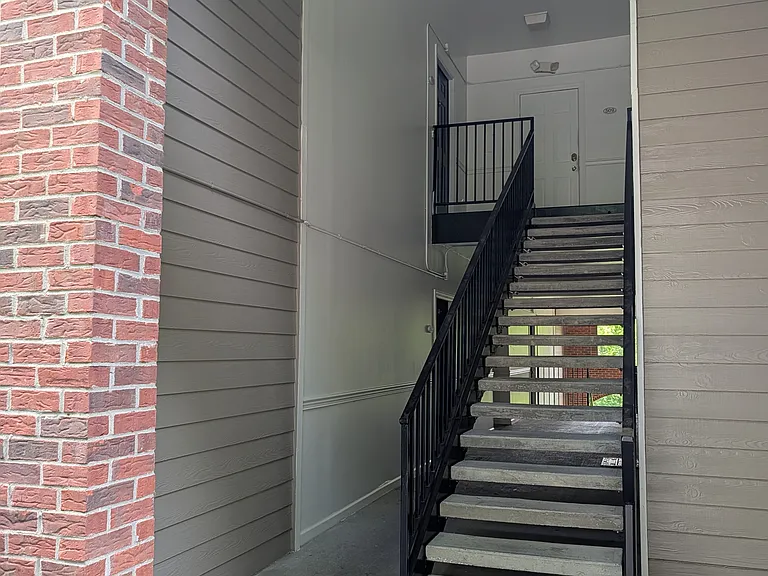 Covered access to the entry