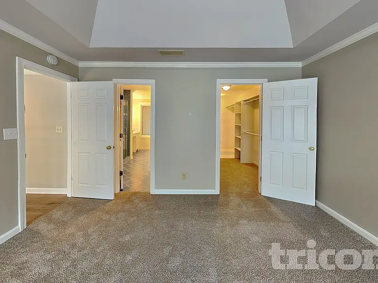 1040 Huntcliff — Photo 9