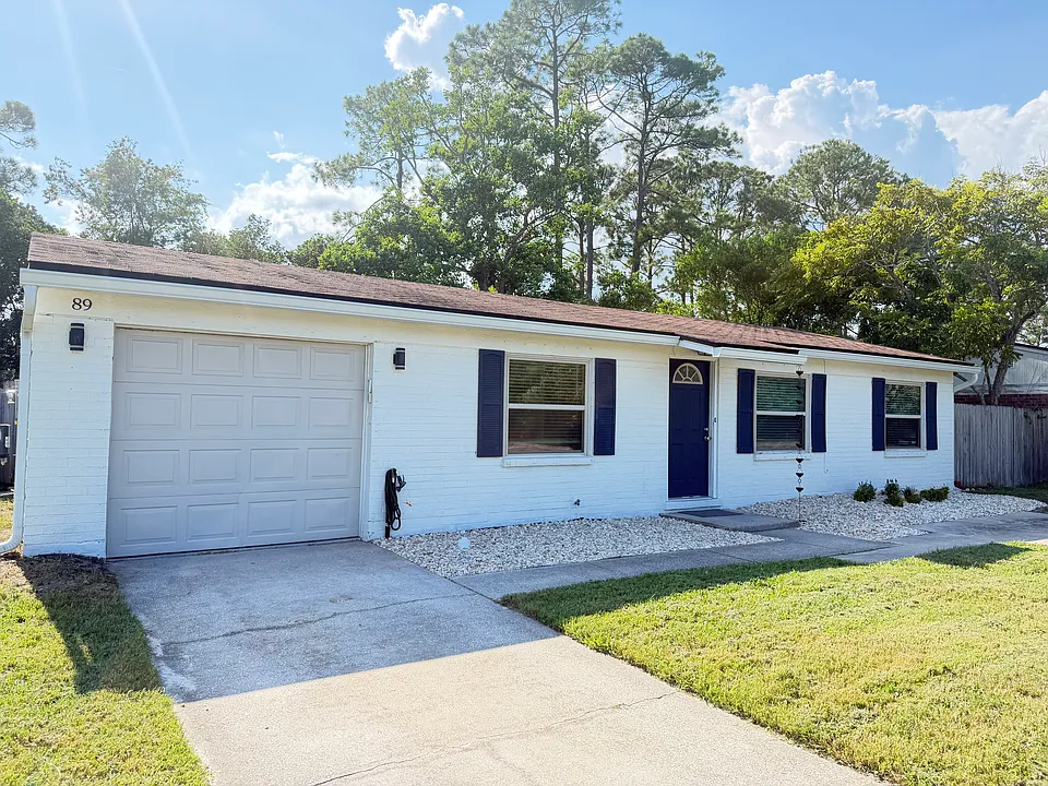89 Dolphin Blvd E