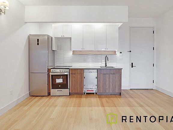 5th image of 1884 Broadway Unit 716