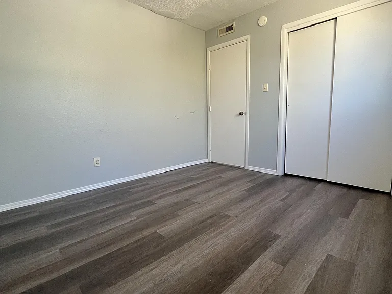 324 Vermont St NE #4 — Photo 4