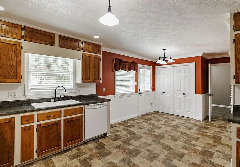 1110 Maple Cir — Photo 9