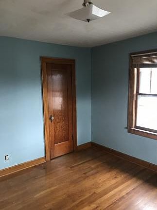 5th image of 35 Market St