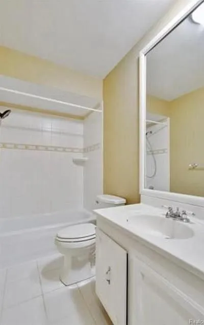 3 bed, 2.5 bath, 1467 sqft, $2,500 — Photo 2