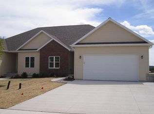 392 S Stone Ridge Dr, Lake Geneva, WI 53147