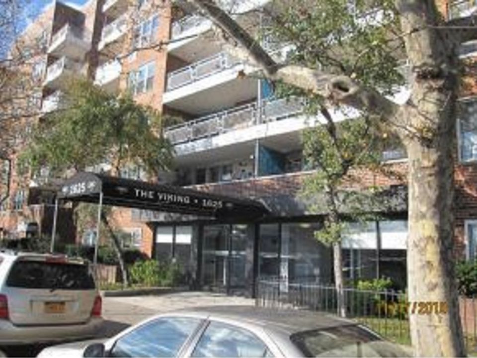 2nd image of 1625 Emmons Ave APT 2P