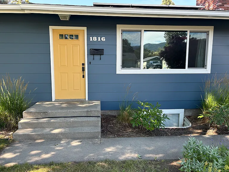 1816 Dixon Ave — Photo 1