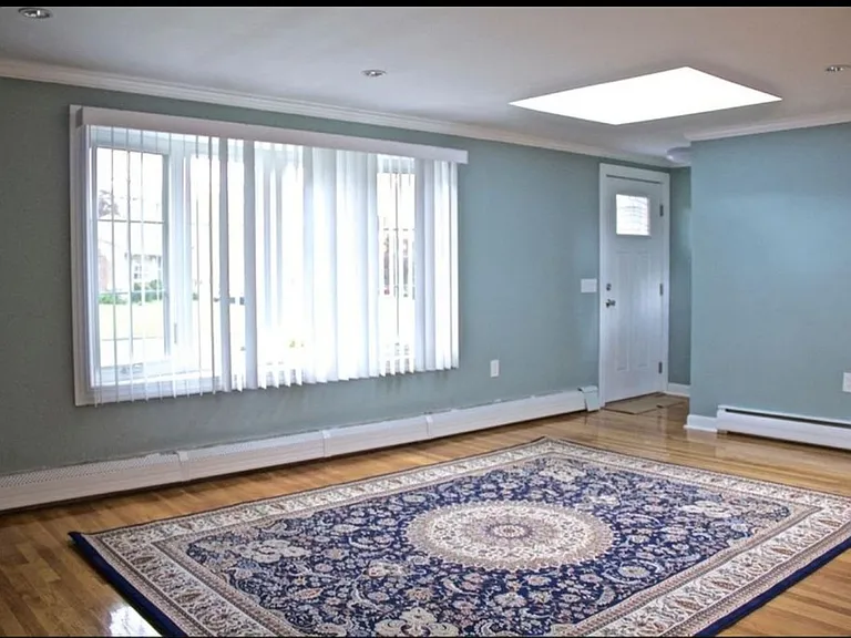 54 Maplewood Dr #2 — Photo 7