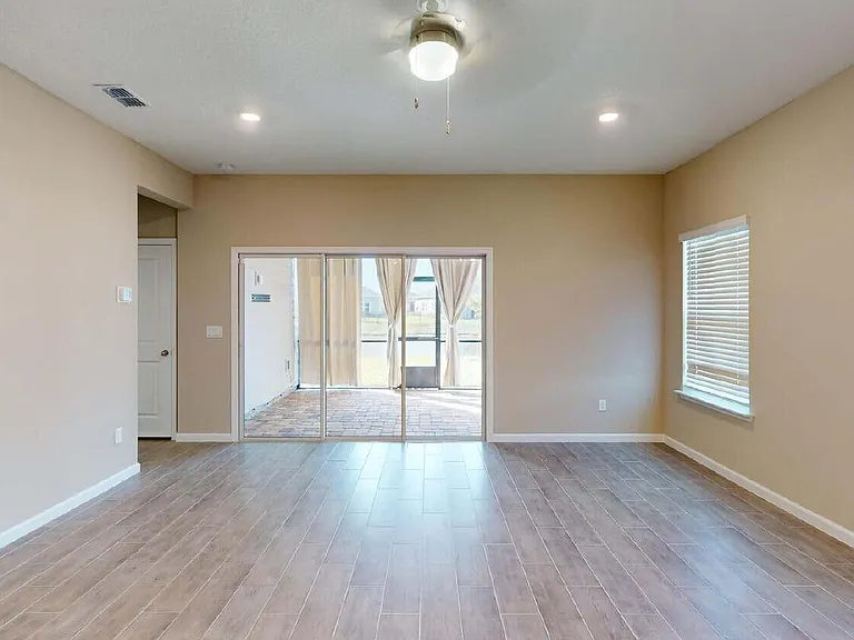 3965 Cloverdale Ct — Photo 12