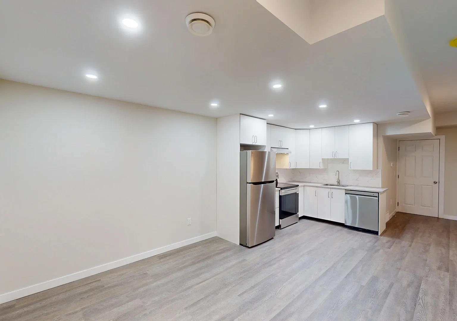 163 Legacy Glen Crt Se- Lower — Photo 4