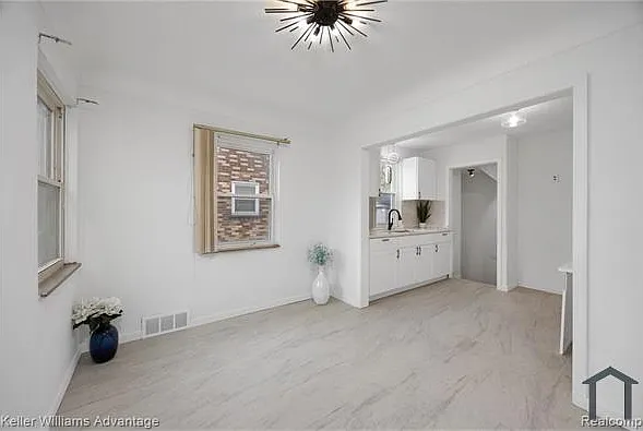 19438 Winthrop St — Photo 7