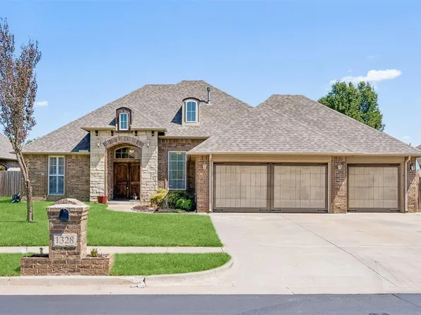 1328 Brayden Dr, Moore, OK 73160