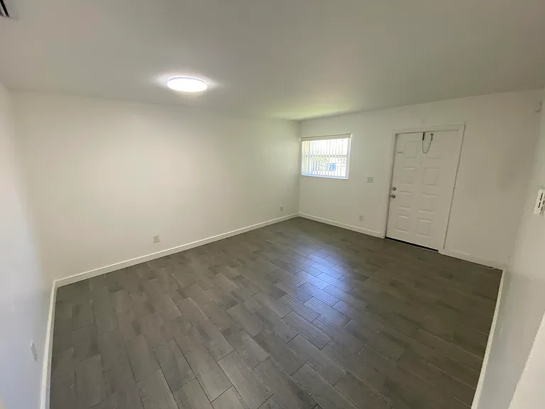 850 SW 9th Ave #1-4 — Photo 3