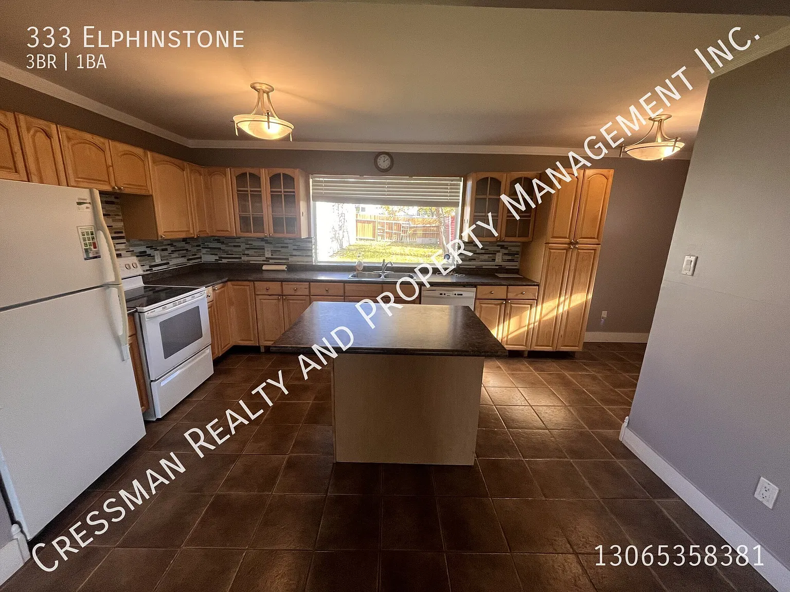 3 Bed 1 Bath Full House with Large Garage In Regina — Photo 1
