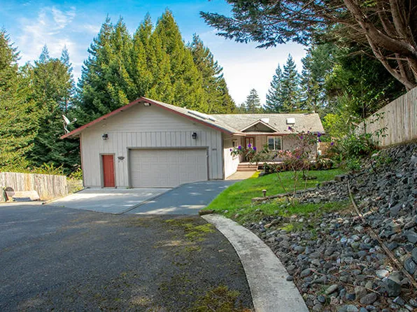 5993 Beechwood Dr, Eureka, CA 95503