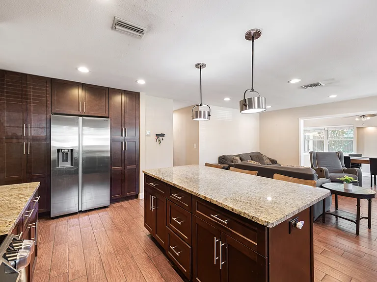 1211 Robin Rd — Photo 5
