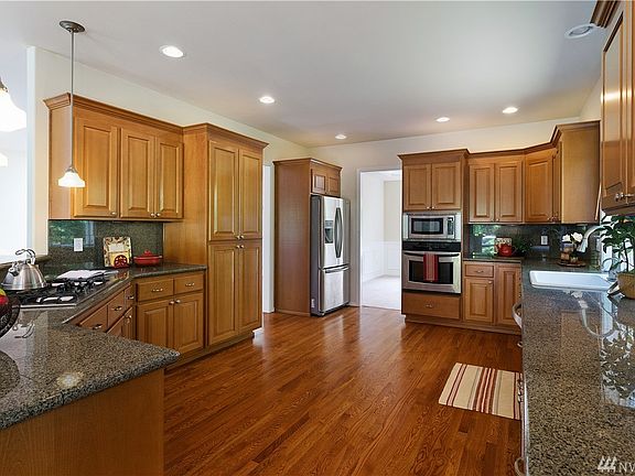 4th image of 12427 6th Ave NE
