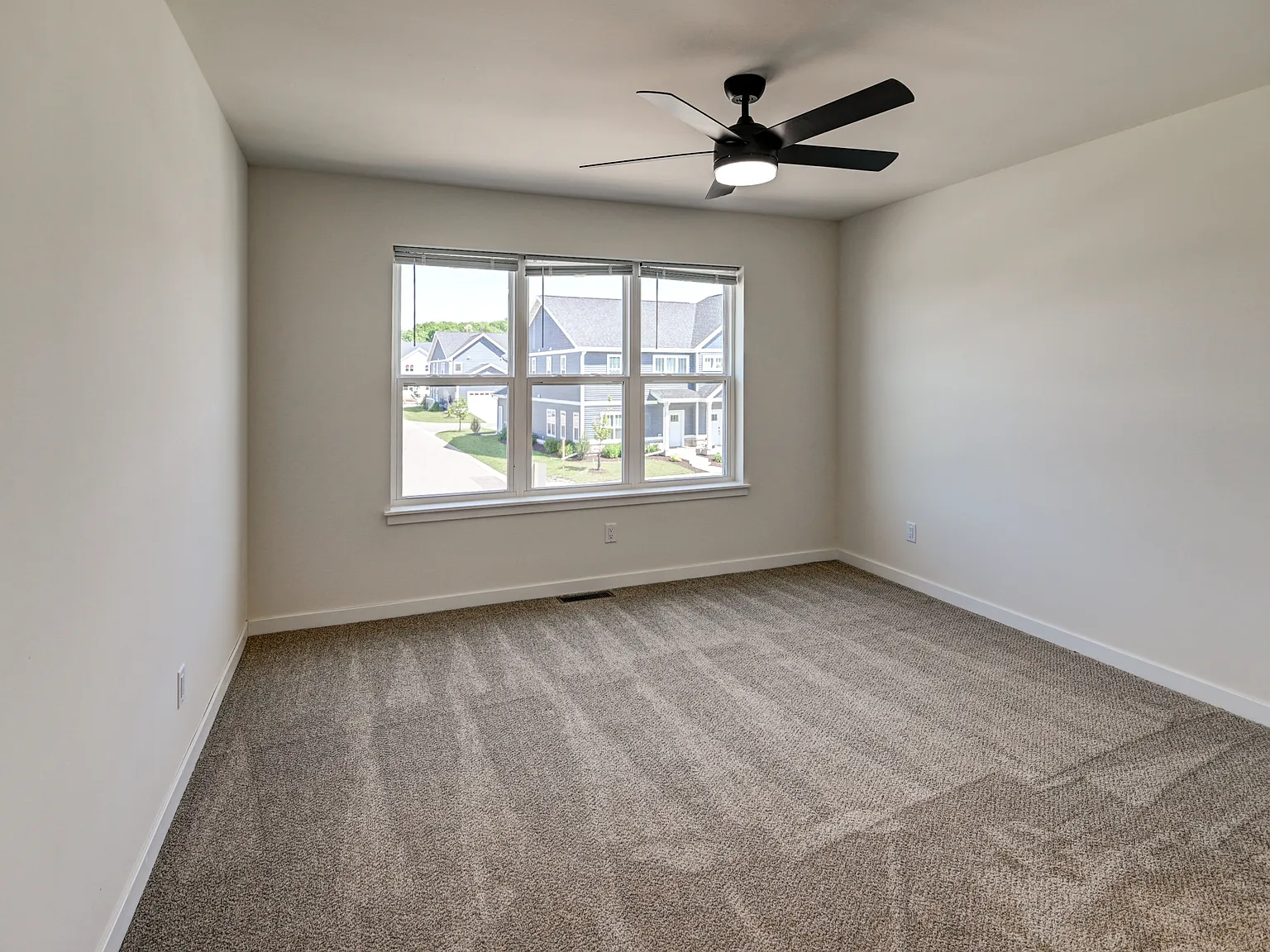 Lacy Townhomes - 4881 — Photo 2