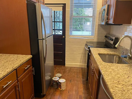 Rented by Metropolis International Realty Inc. | media 4