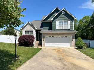 221 Rutledge Dr, Waynesboro, VA 22980