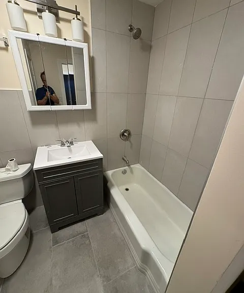 7018 W Archer Ave #2R — Photo 3