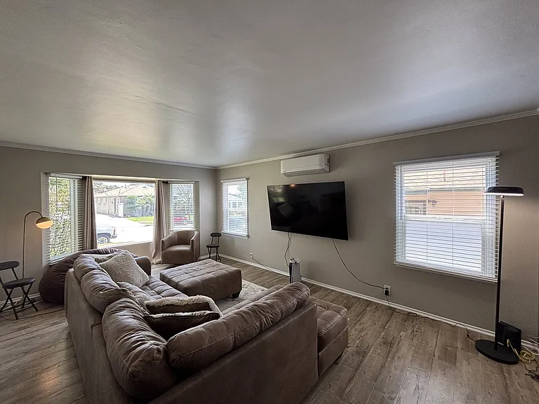 6113 S Fairfax Ave — Photo 1