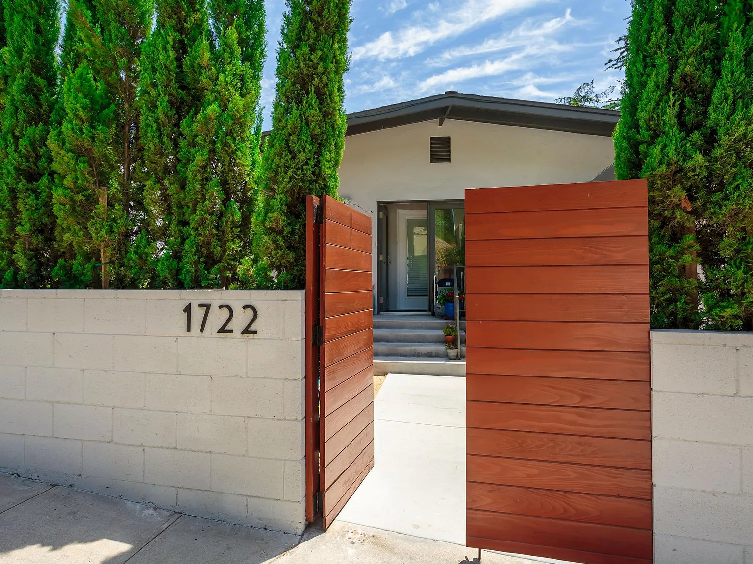 2 bed, 1200 sqft, $5,500 — Photo 3