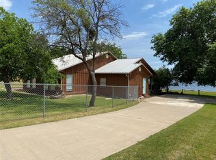2831 Hamilton Dr, Graford, TX 76449