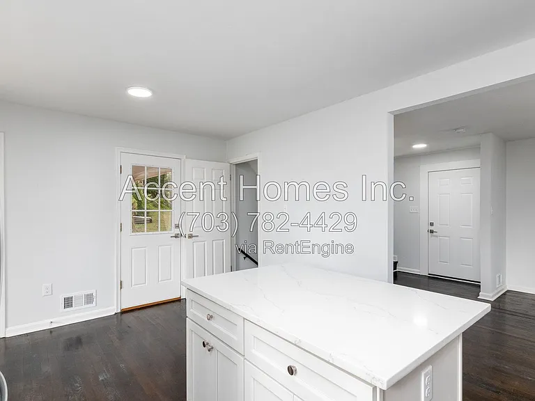 8613 Kenilworth Dr — Photo 14