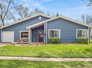5201 Lemon Ln, Hanover Park, IL 60133