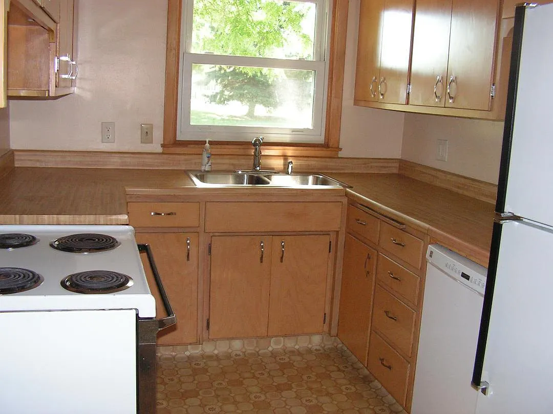 2 bed, 1980 sqft, $1,100 — Photo 4