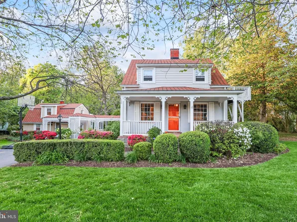 10130 Blake Ln, Oakton, VA 22124