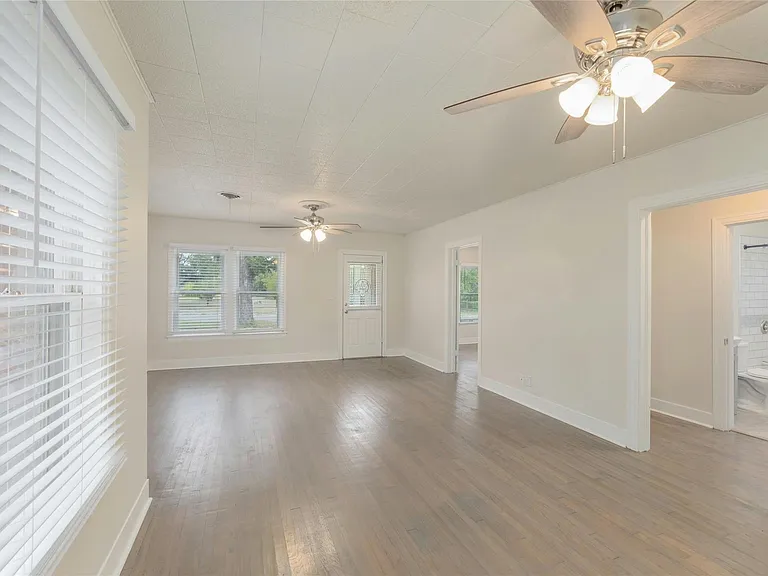 419 N Doak St — Photo 8