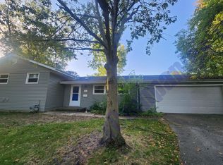8 Shuman Cir, Urbana, IL