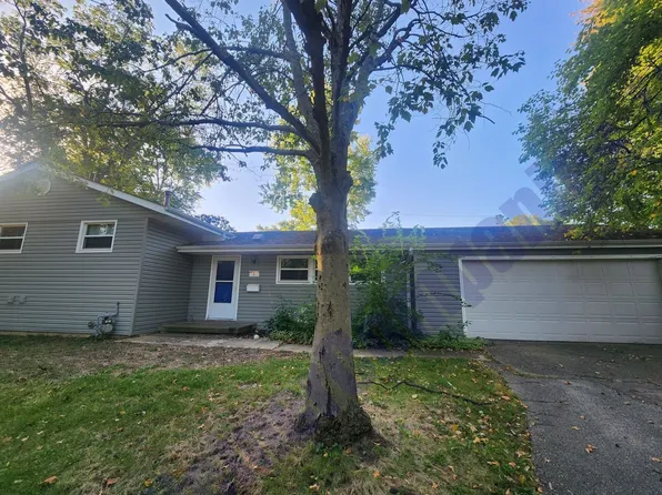 8 Shuman Cir, Urbana, IL 61801