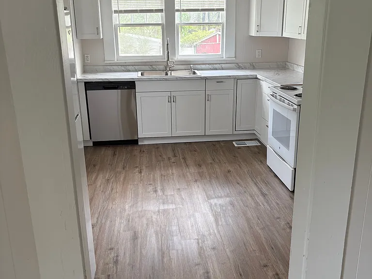 1030 Wilson St — Photo 7