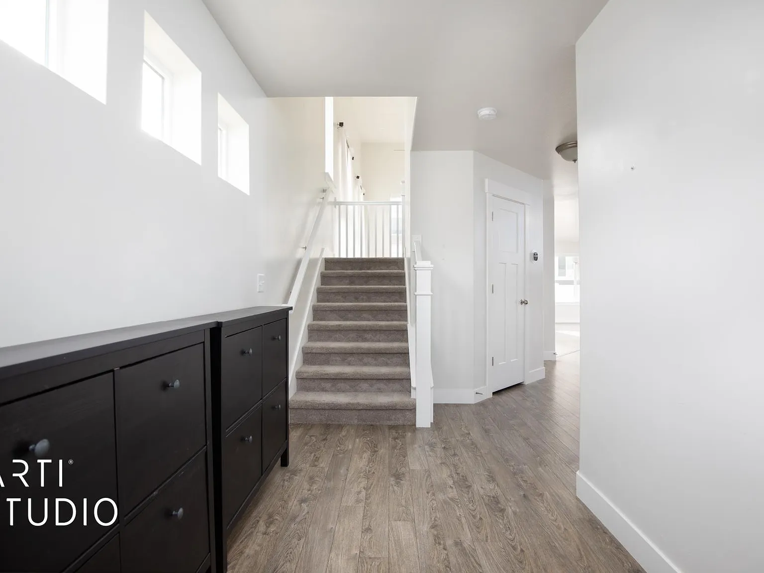 3 bed, 3.5 bath, 2770 sqft, $2,500 — Photo 3