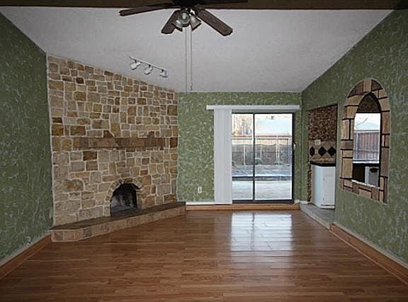 2nd image of 2921 Collins Blvd