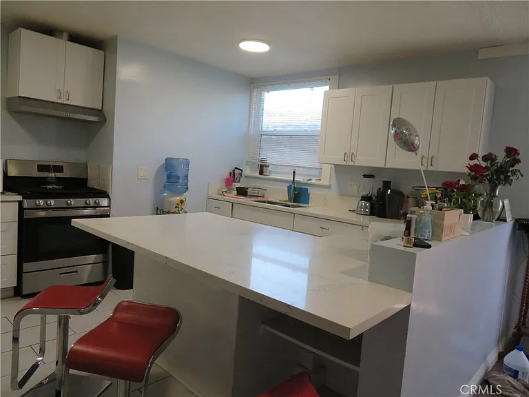 3923 S South Normandie Ave — Photo 2