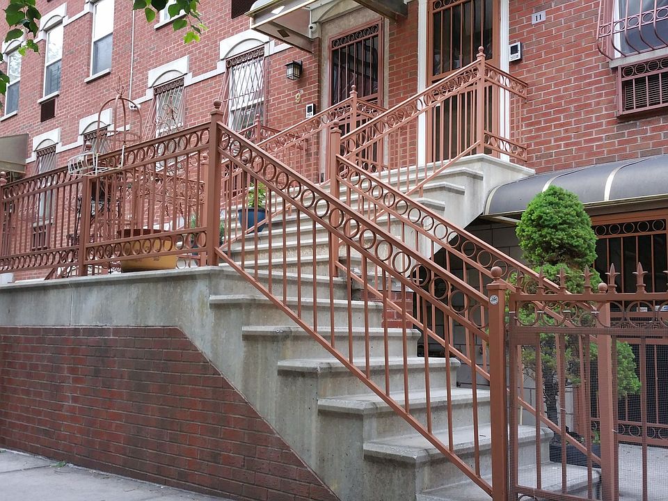 2nd image of 11 E 117th St