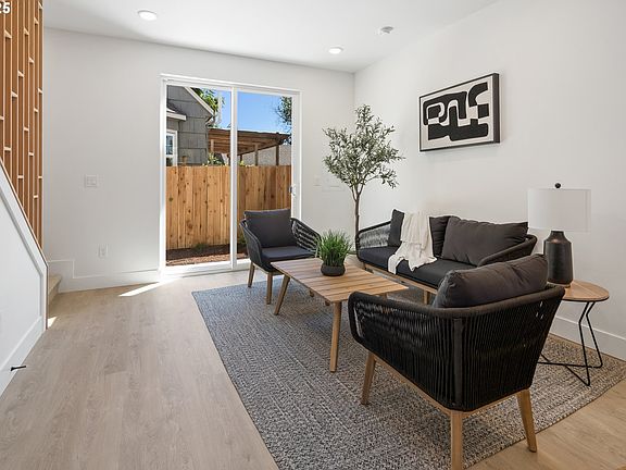 5th image of 4015 SE 65th Ave